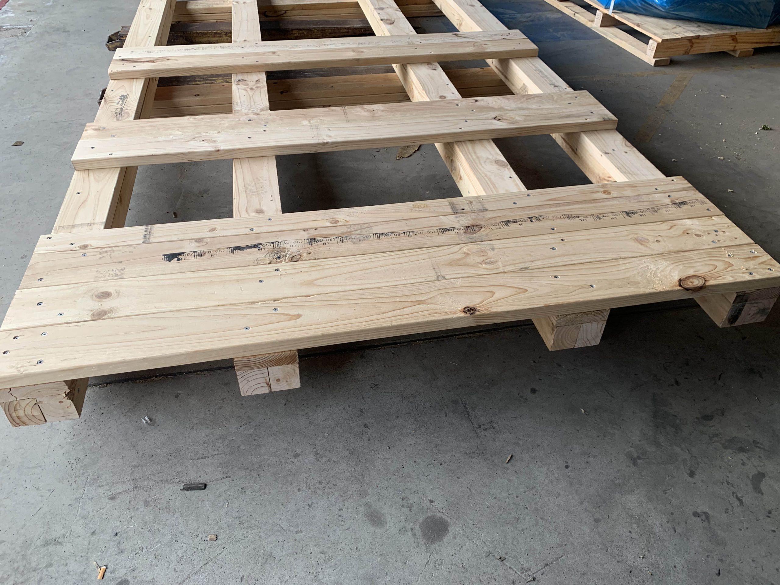 Pallets (16)